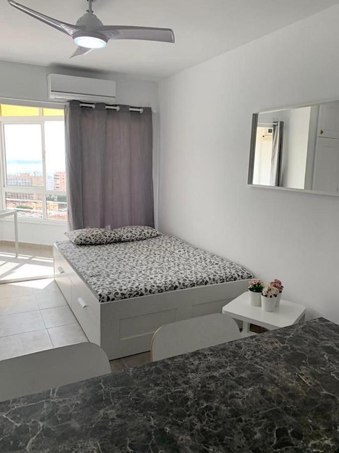 Ferienwohnung Studio With Sea Views In Torremolinos Exterior foto